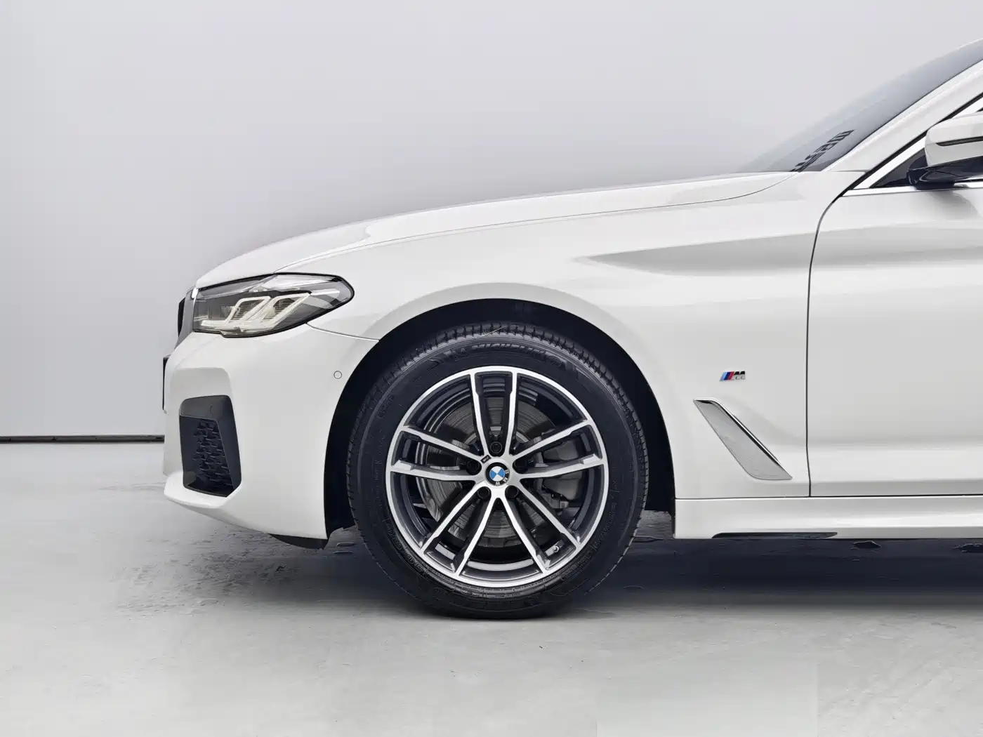 BMW 5 Series 2022 525Li M Sport Package фото 6