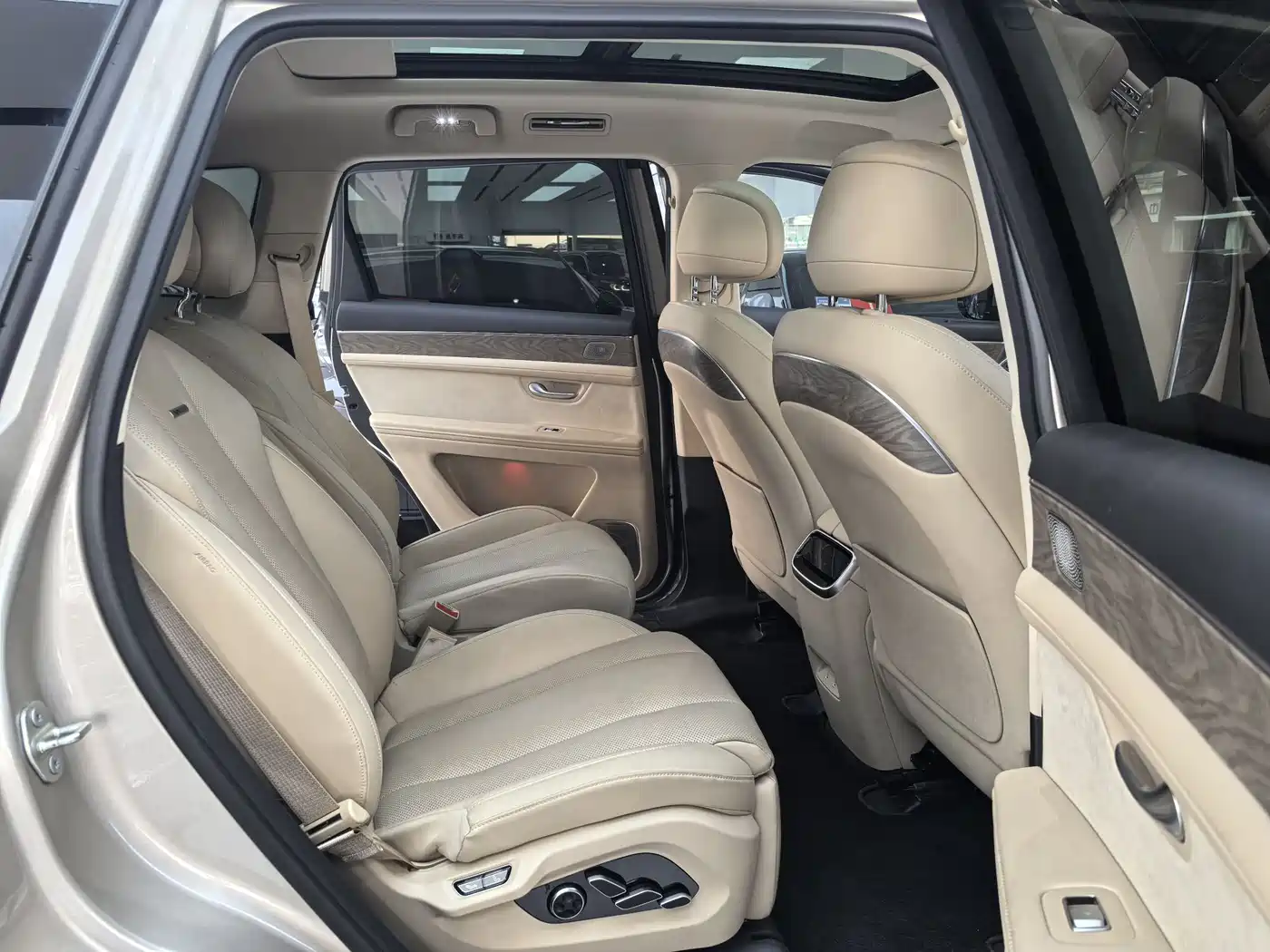 AITO Wenjie AITO M7 2022 1.5T 4WD Flagship Edition фото 13