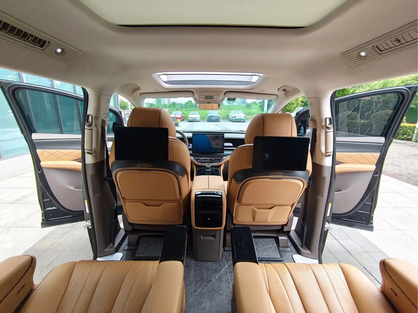 Denza D9 2022 DM-i 970 All-Wheel Drive Honor Edition фото 8