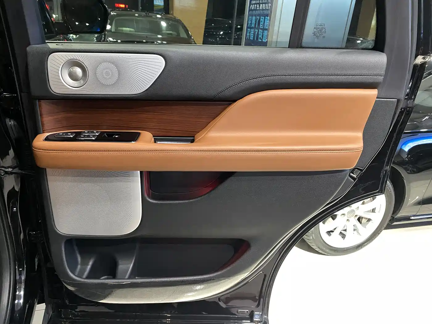 LINCOLN NAVIGATOR