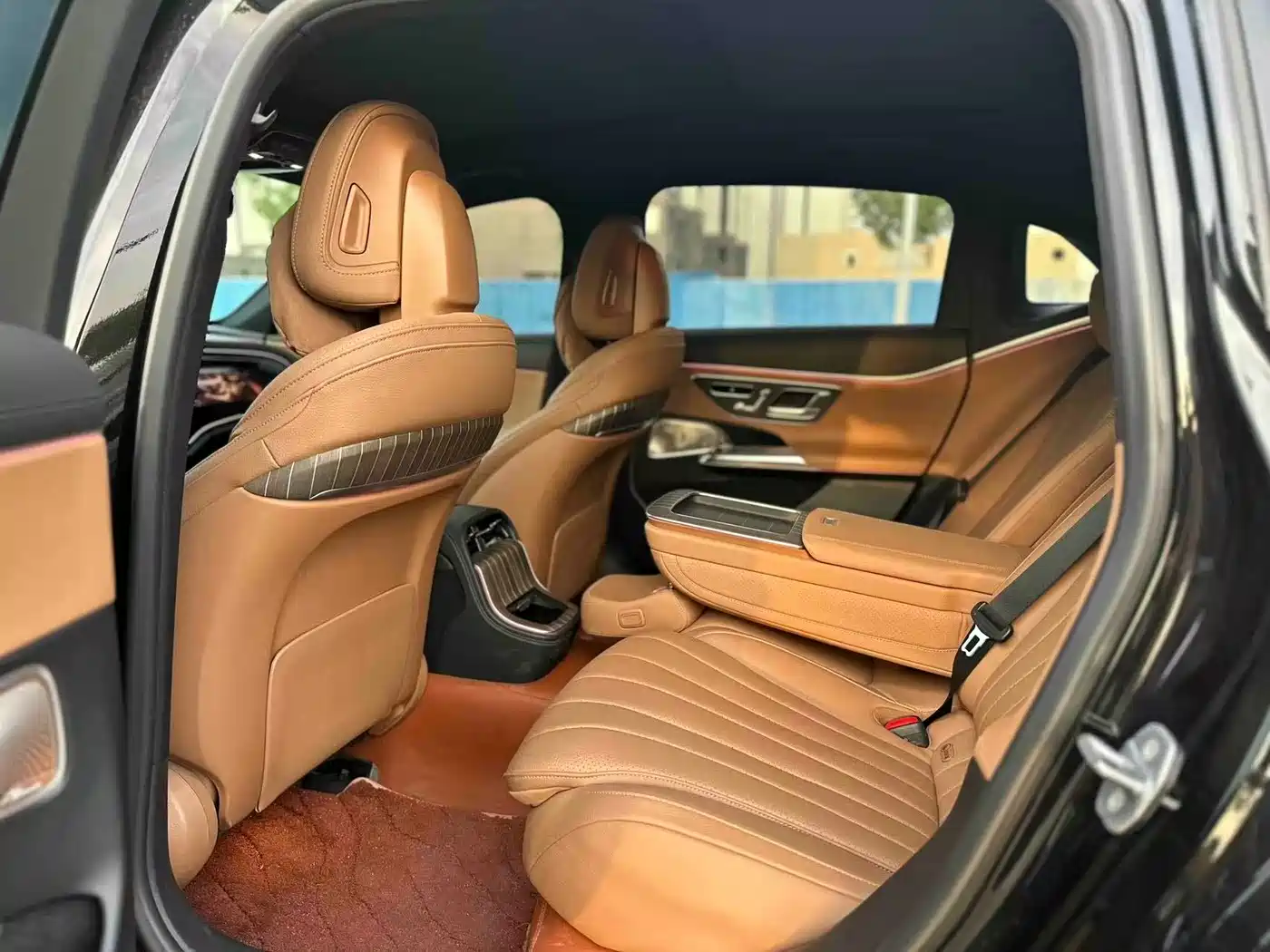 Mercedes-Benz E-Class 2024 Model E 300 L Luxury фото 8