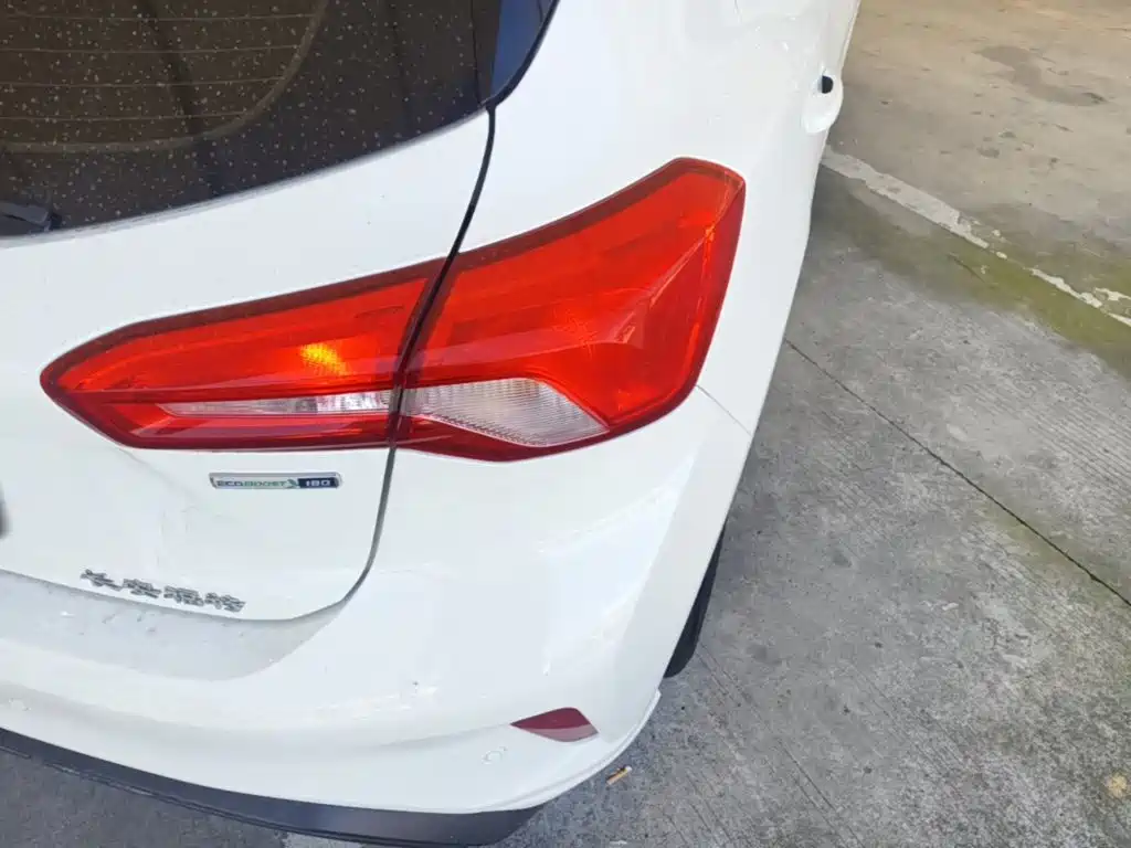 Ford Focus 2022 2021 Hatchback EcoBoost 180 Auto Trend
