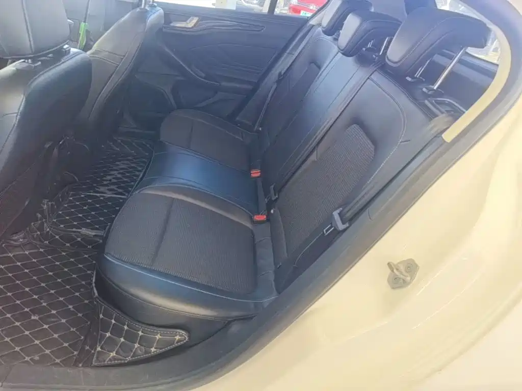 Ford Focus 2022 2021 Hatchback EcoBoost 180 Auto Trend