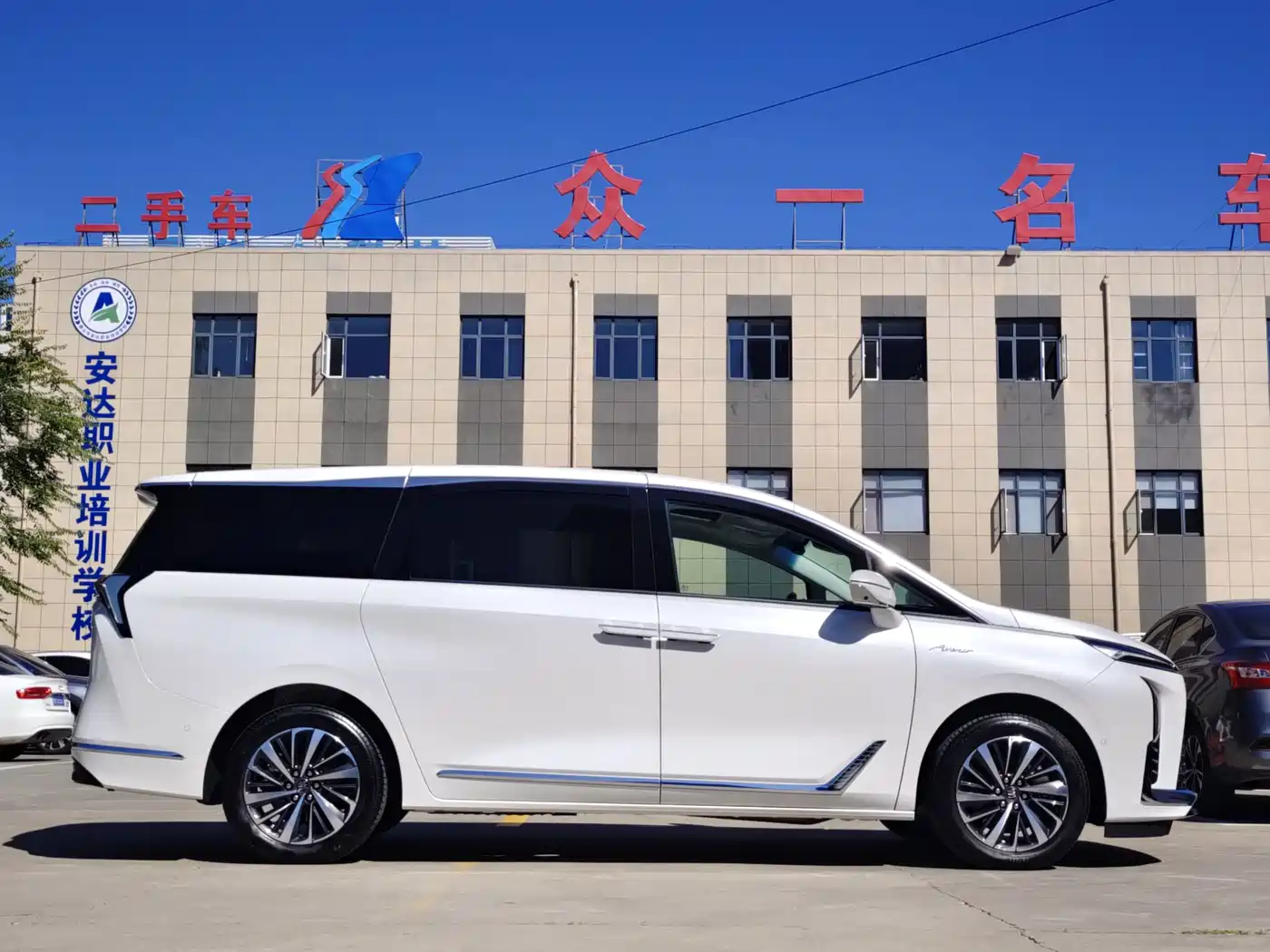 Buick GL8 2026 2026 Luzun Premium Edition