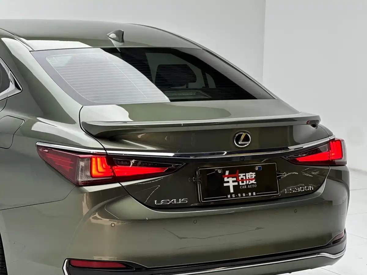 Lexus ES 2022 300h Excellence Edition фото 12