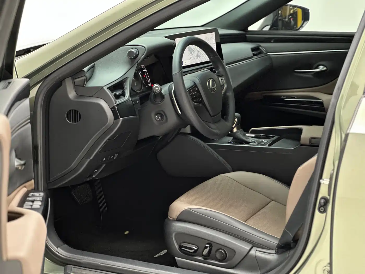 Lexus ES 2022 300h Excellence Edition фото 13
