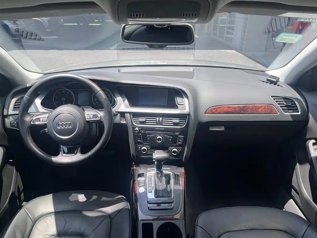 Audi A4L 2016 35 TFSI Automatic Comfort фото 6