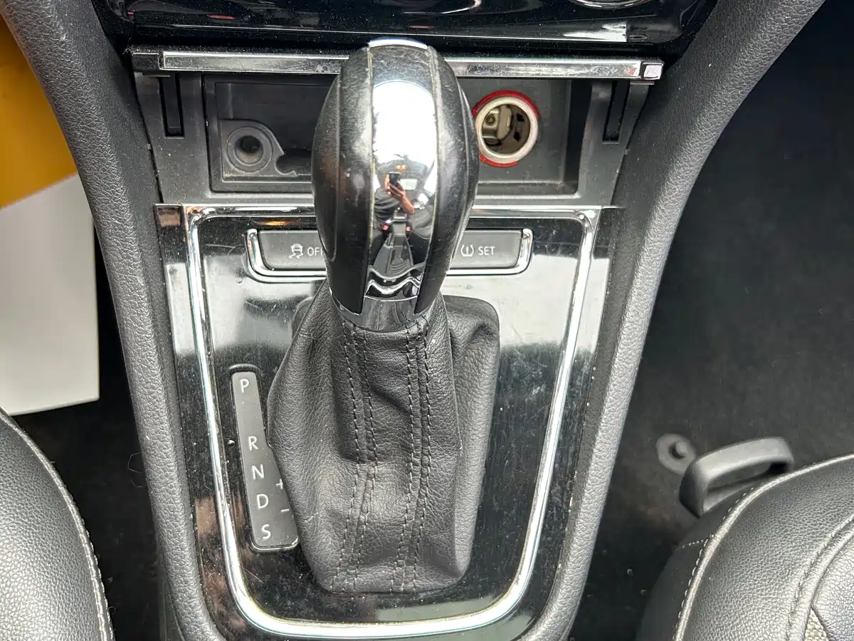 Volkswagen Bora 2014 1.6L Automatic Comfort Edition фото 14