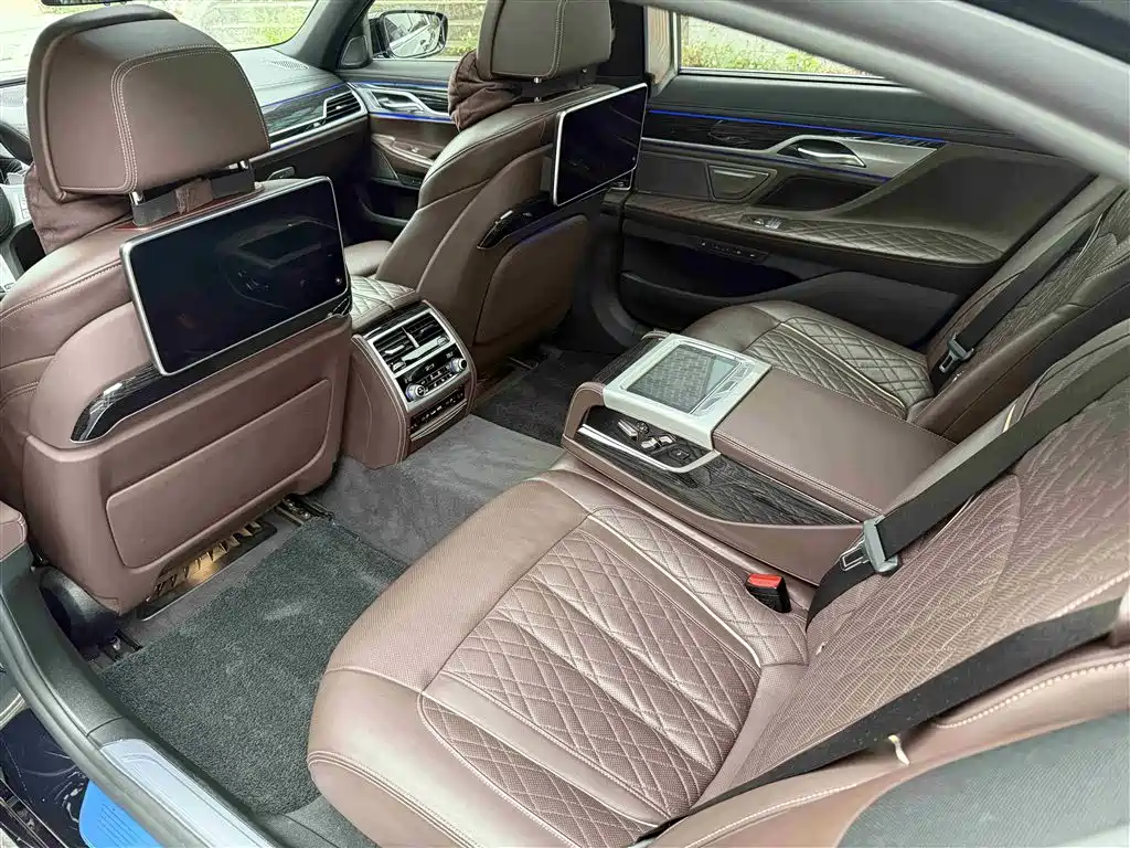 BMW 7 SERIES