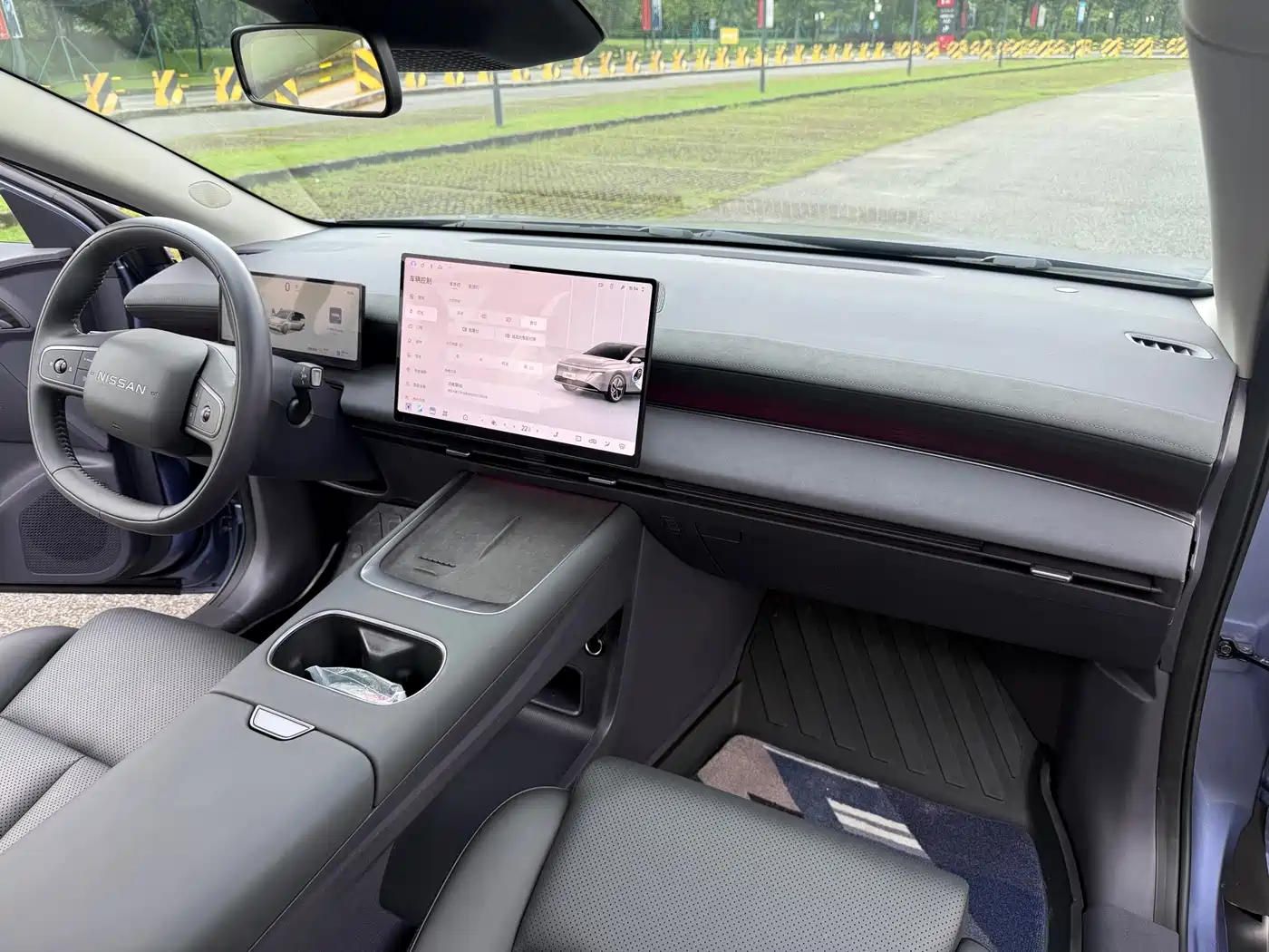 Nissan N6 2025 2025 Mid Configuration