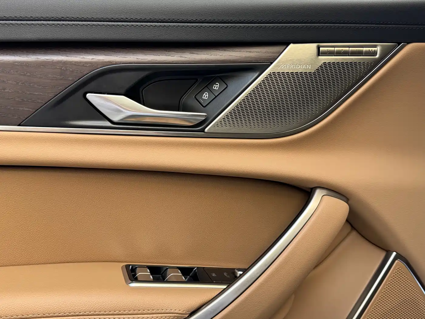 Jaguar XFL 2026 2025 2.0T P250 FWD Luxury Edition