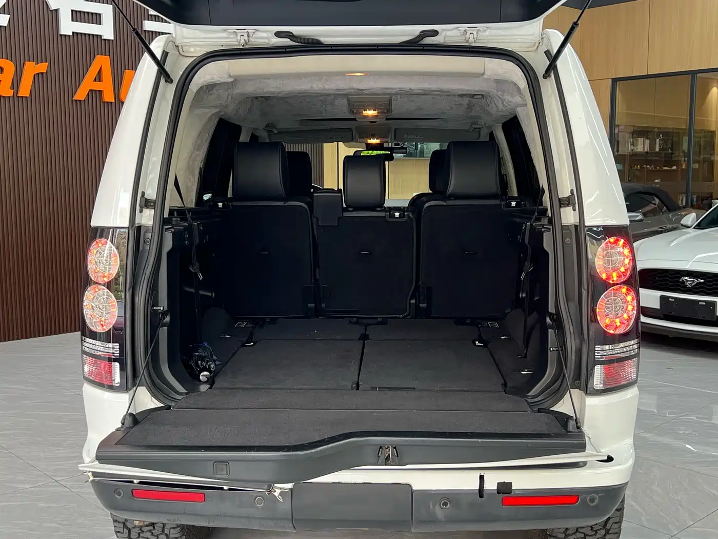 Land Rover Discovery 2012 5.0 V8 HSE фото 33