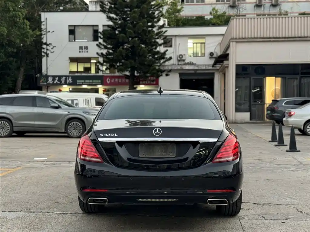 Photo 13 - Mercedes-Benz S-Class