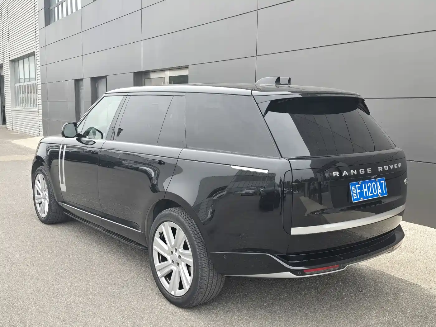 Land Rover Range Rover 2024 3.0 L6 400PS Genesis Extended фото 5