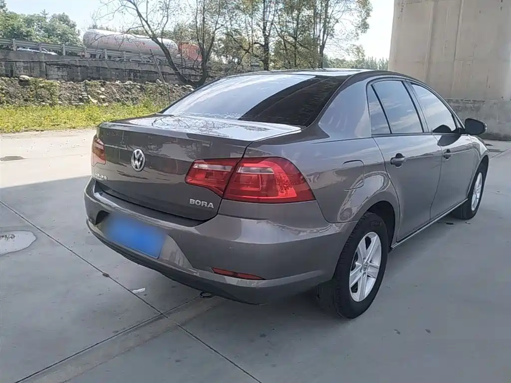 Volkswagen Bora 2014 1.6L Automatic Fashion Edition фото 7