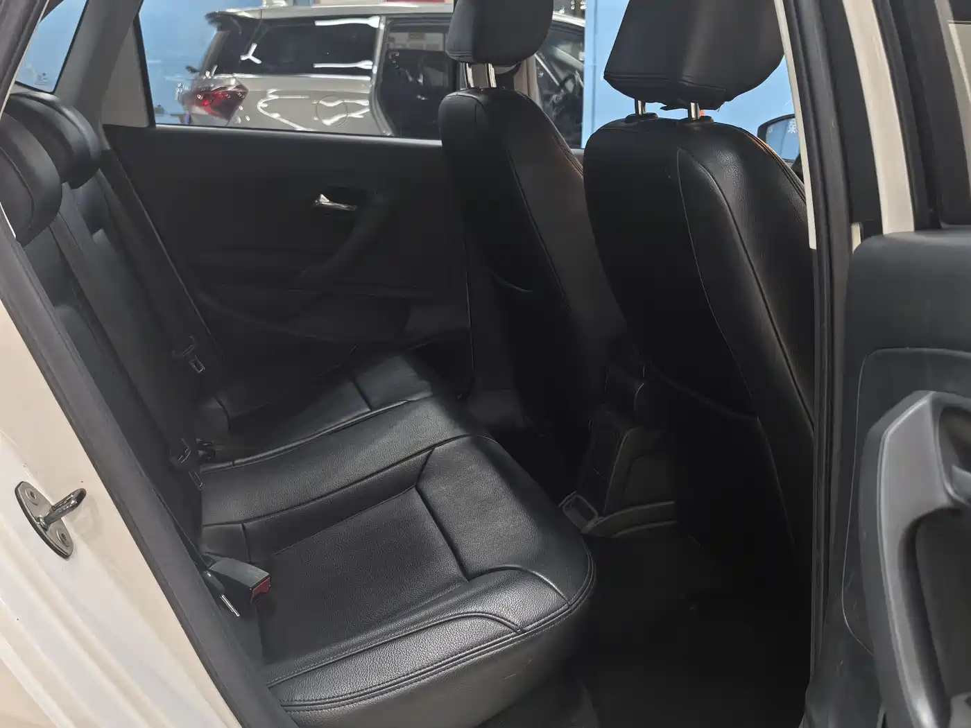 Volkswagen Polo 2014 1.4L Automatic Comfort Edition фото 9