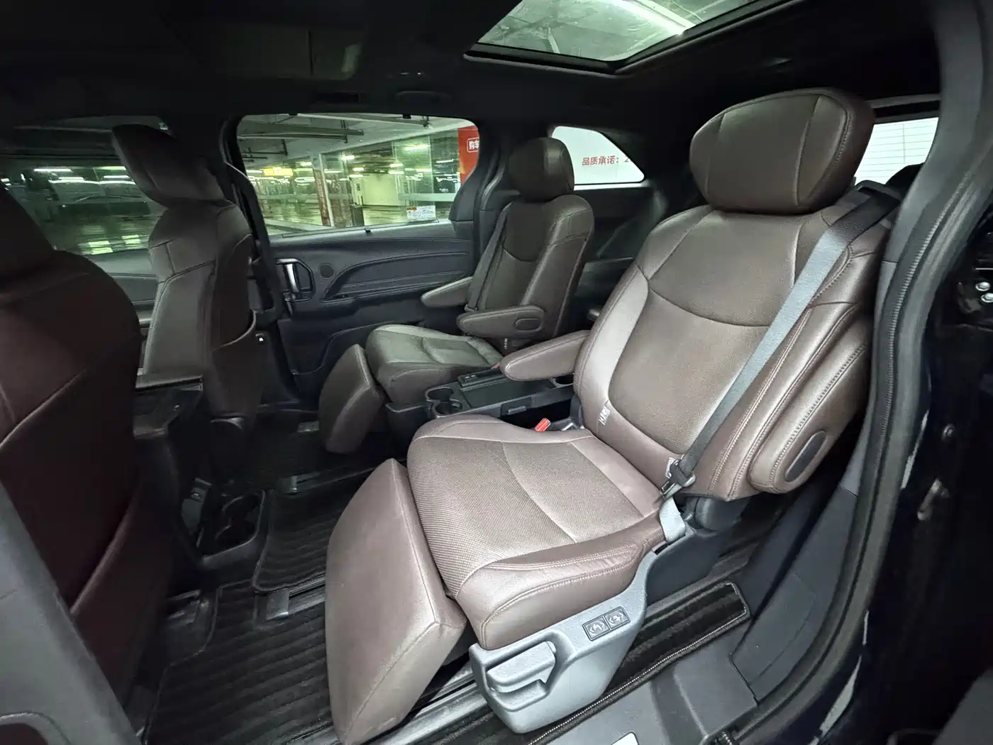 Toyota Granvia 2023 2.5L Hybrid Flagship VIP Edition фото 10