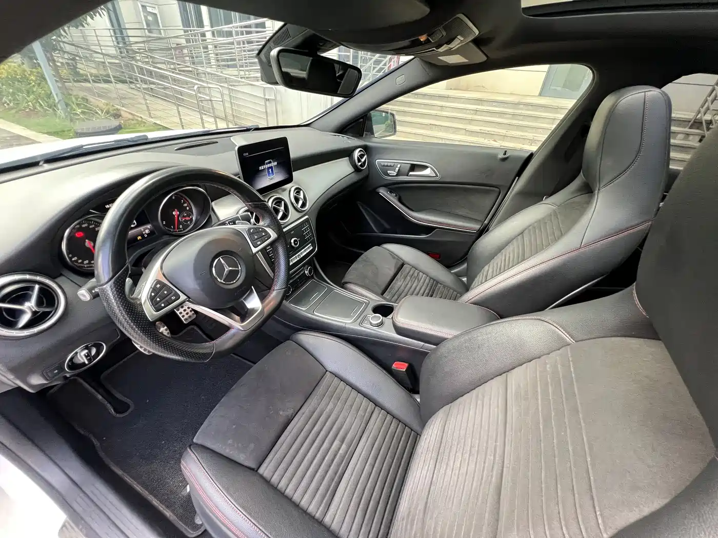 Mercedes-Benz CLA (Import) 2018 CLA 220 4MATIC фото 8