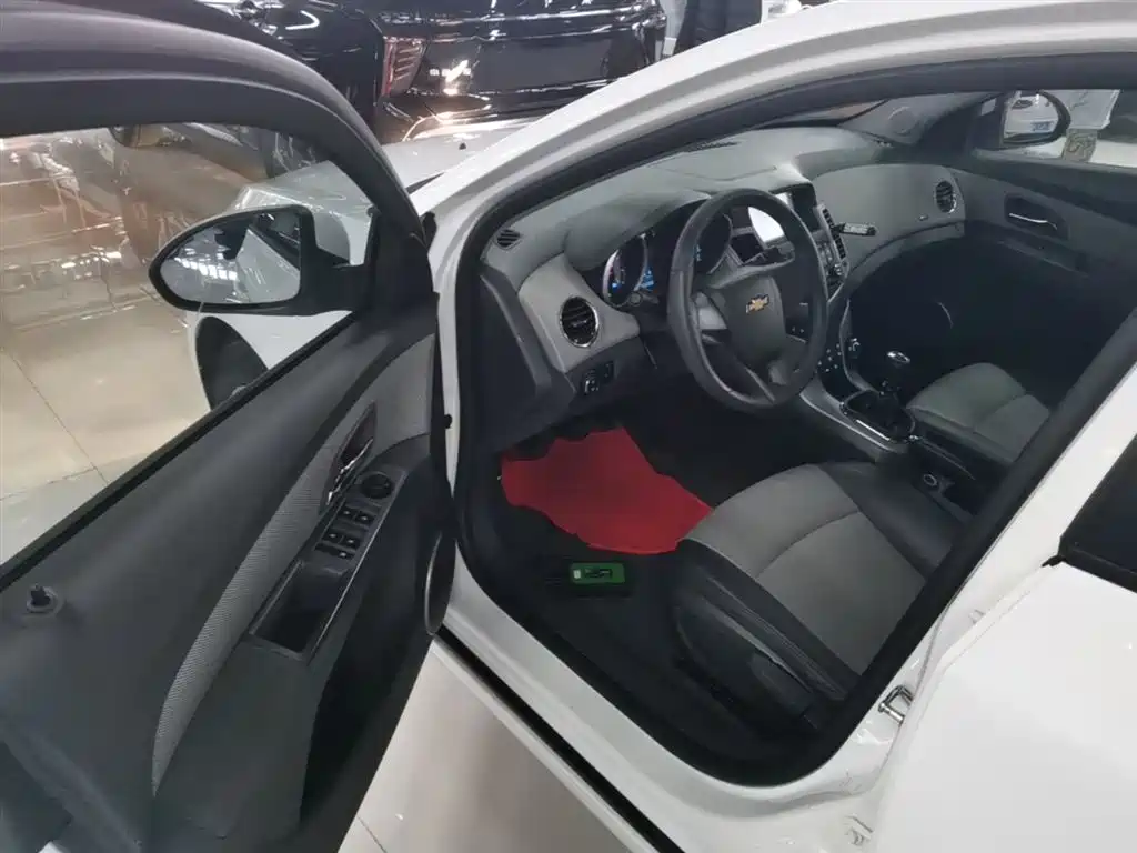 Chevrolet Cruze 2014 1.6L SL Million Commemorative Edition MT фото 16
