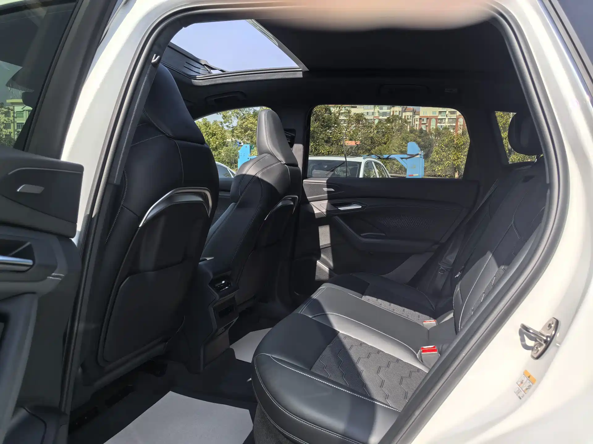 Фото 12 - Audi Q6L e-tron