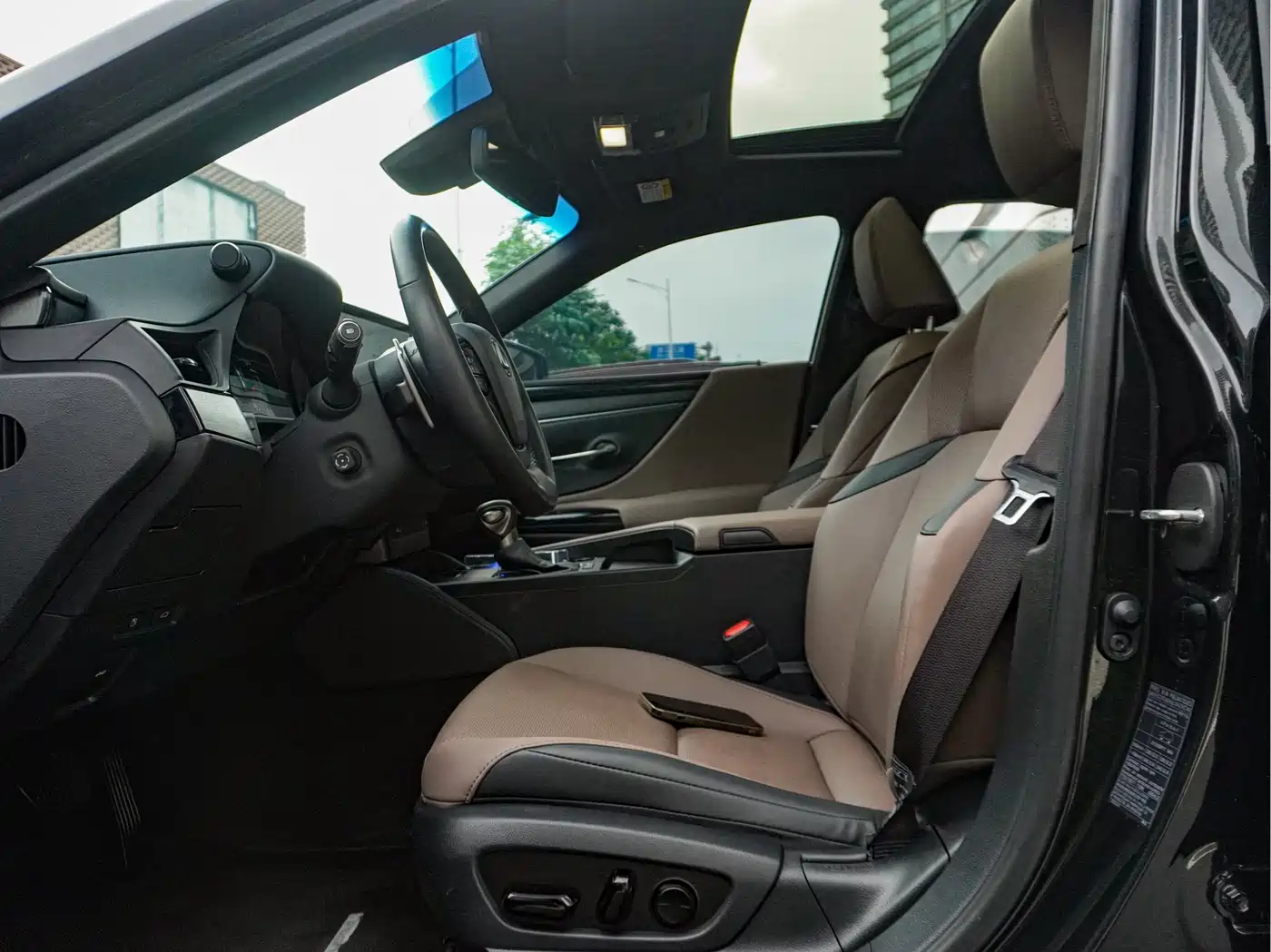 Lexus ES 2022 300h Excellence Edition фото 17