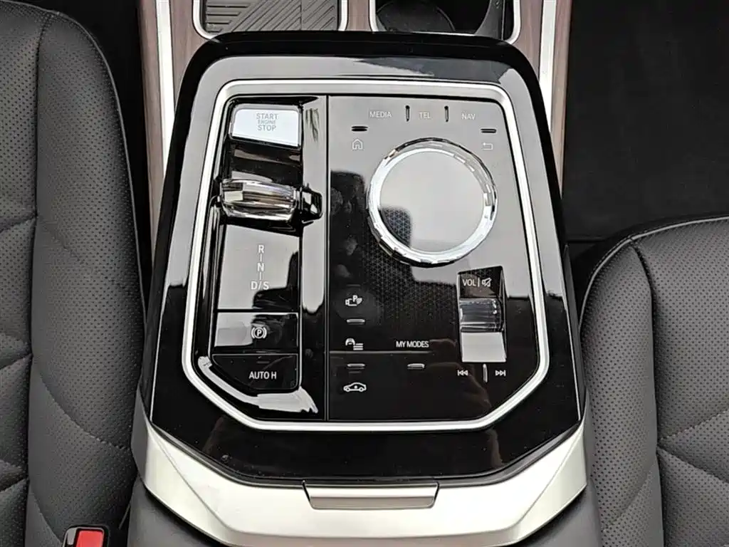 BMW 7 Series 2023 Model 735Li M Sport Package фото 16