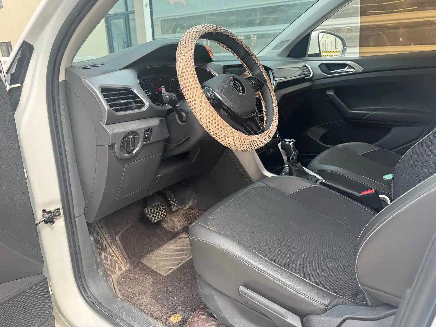 Volkswagen T-Cross 2022 1.5L Automatic Comfort Edition фото 3