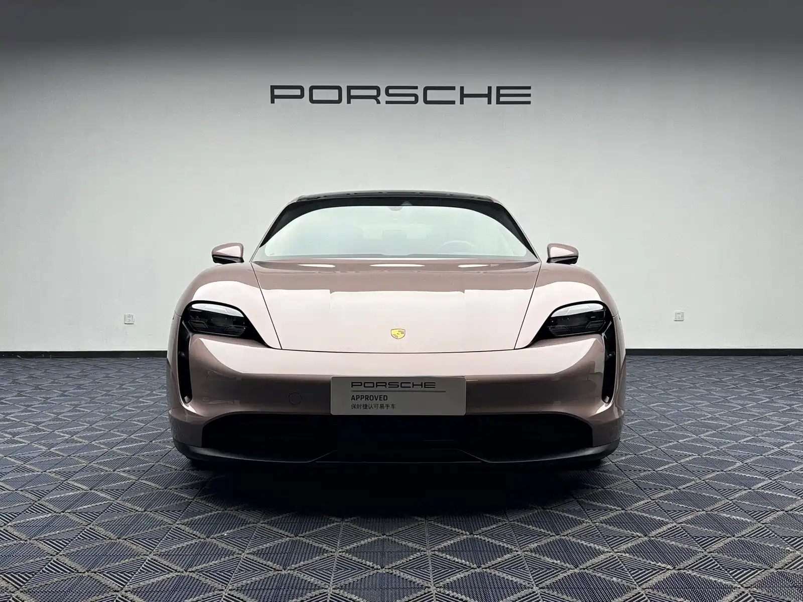 Фото 16 - Porsche Taycan