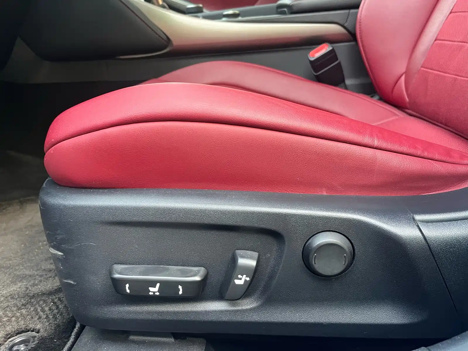 Photo 15 - Lexus IS