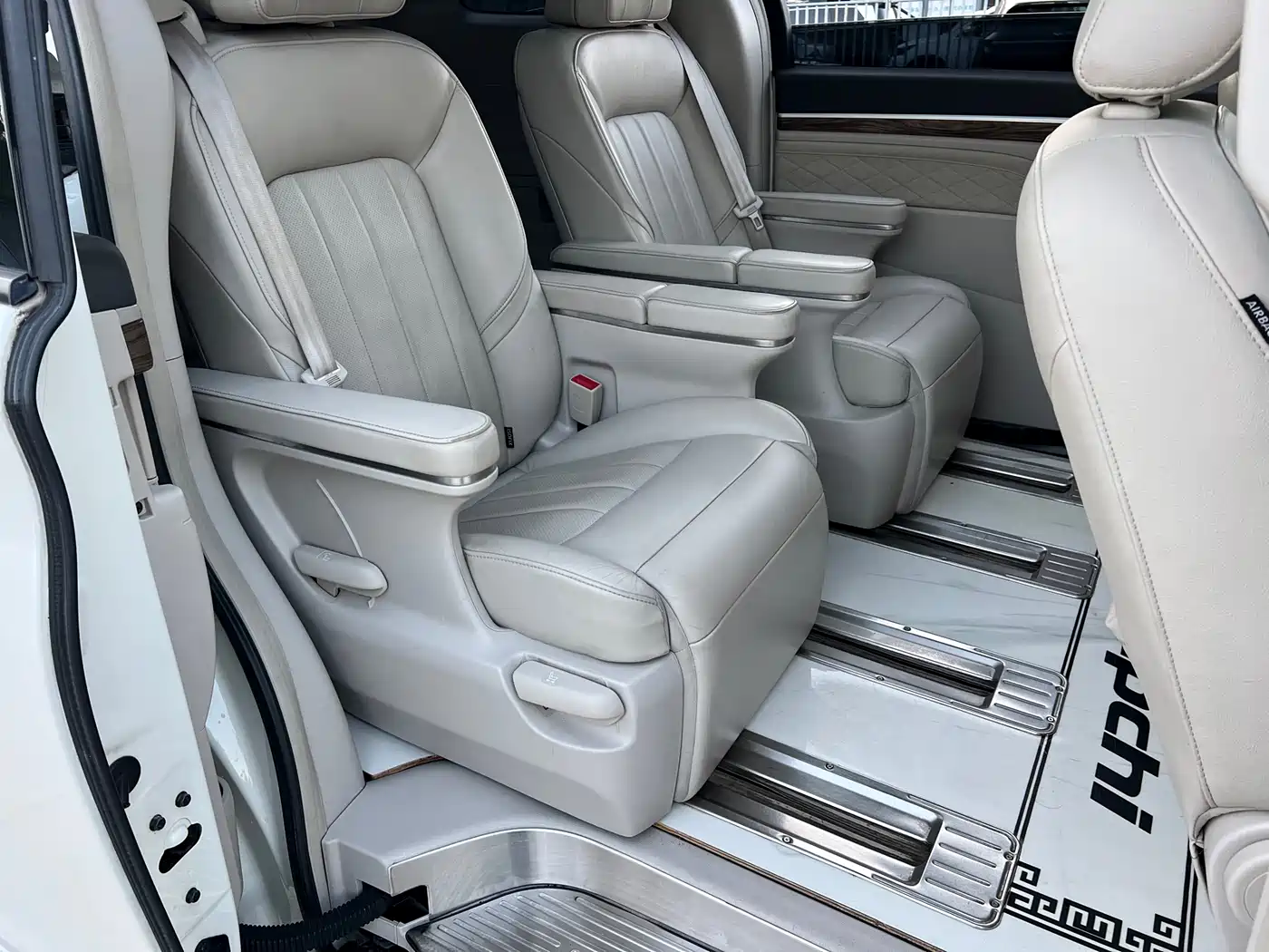 GAC Trumpchi Trumpchi M8 2018 320T Premium Edition фото 10