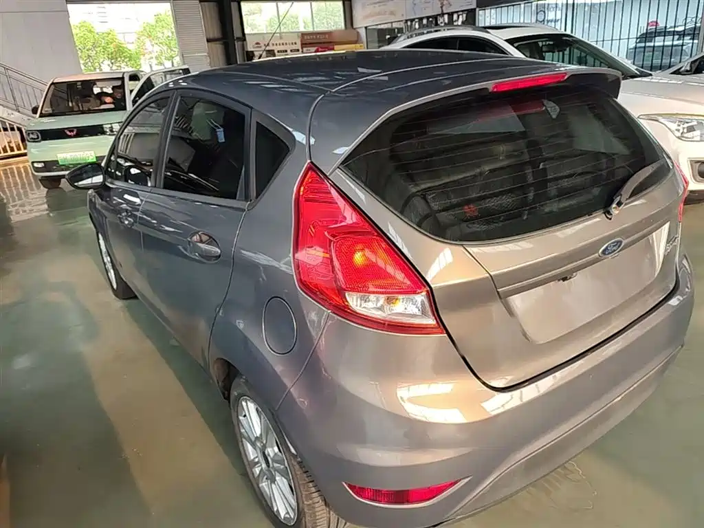 Фото 5 - Ford Fiesta