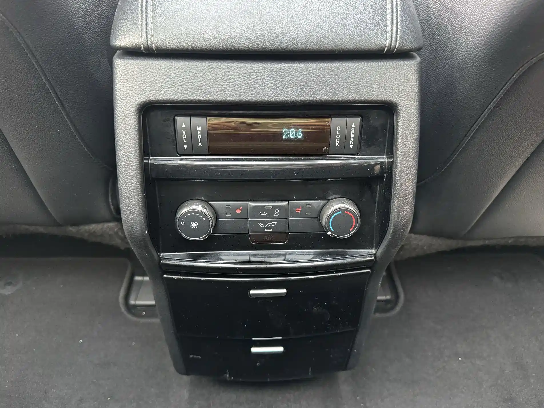 Фото 14 - Ford Edge