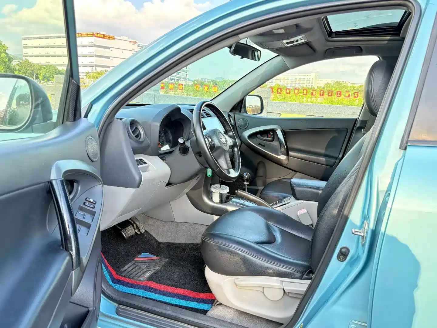 Фото 7 - Toyota RAV4