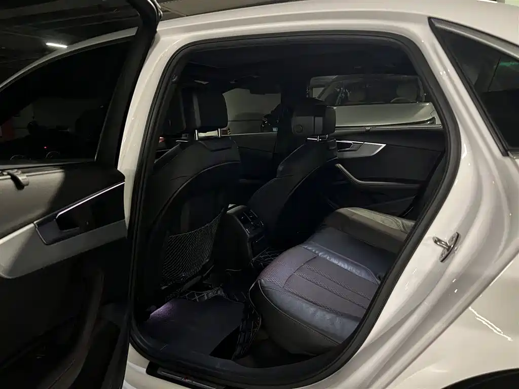 Фото 6 - Audi A4L