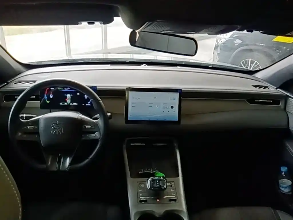 BYD Qin PLUS 2025 DM-i Smart Drive 55KM Leader фото 10