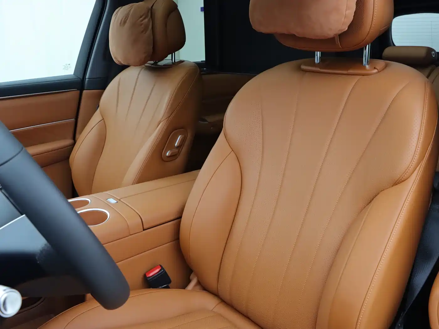 AITO Wenjie AITO M8 2025 Range Extender Max+ Edition 53.4kWh 5-seater фото 7