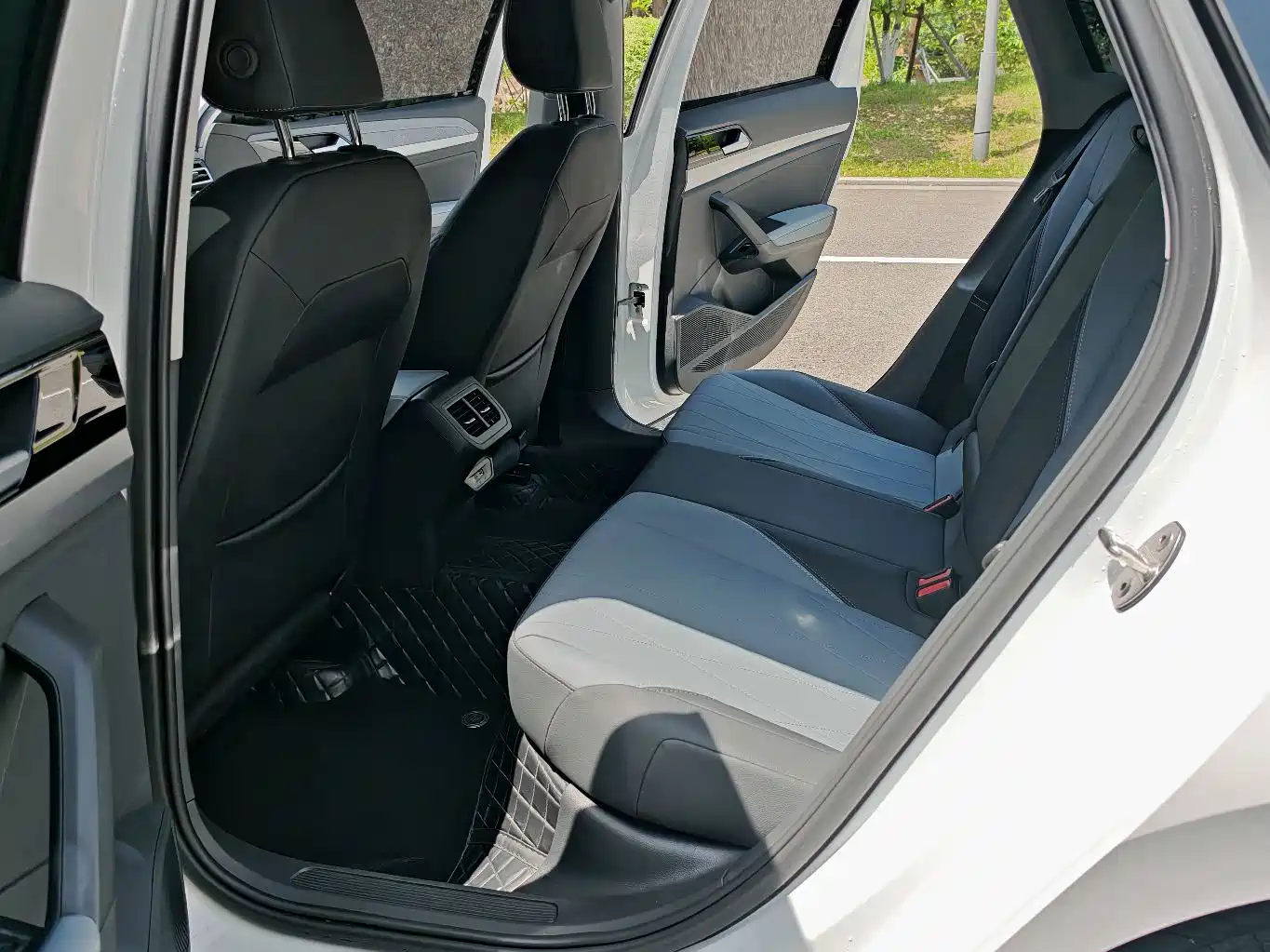 Volkswagen Lavida 2024 Model 1.5L Automatic Starlight 5 Million Edition фото 15