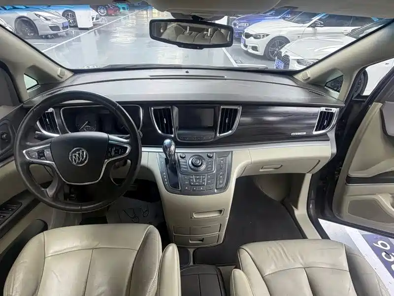 Buick GL8 2011 3.0L XT Luxury Business Flagship фото 5