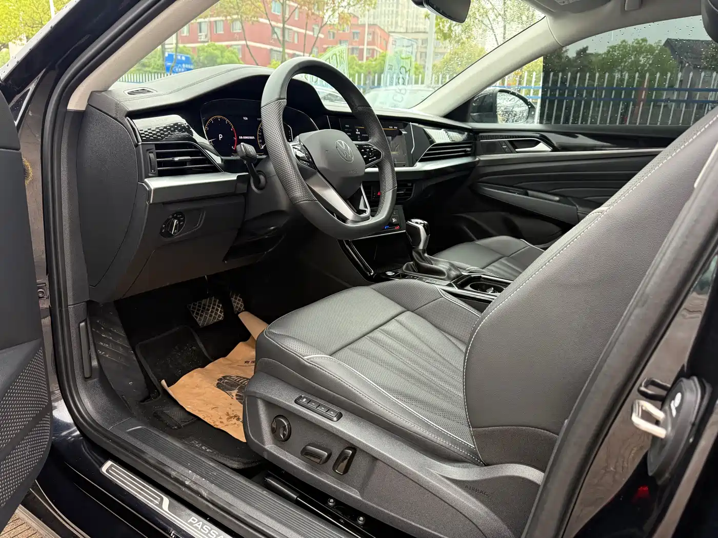 Volkswagen Passat 2024 380TSI Starlight Luxury Edition фото 9