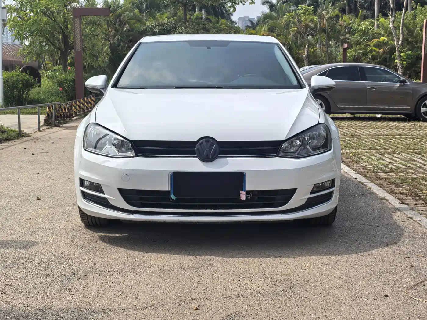 Photo 2 - Volkswagen Golf