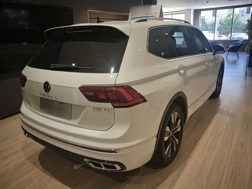 Фото 7 - Volkswagen Tiguan L