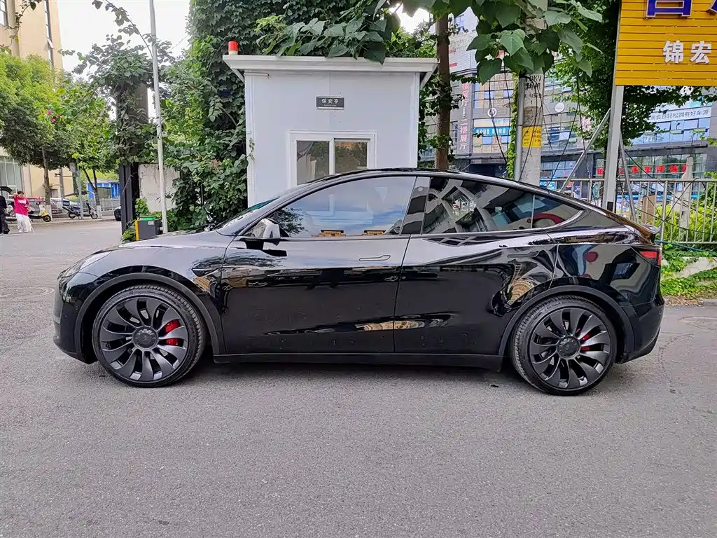 Фото 3 - Tesla Model Y