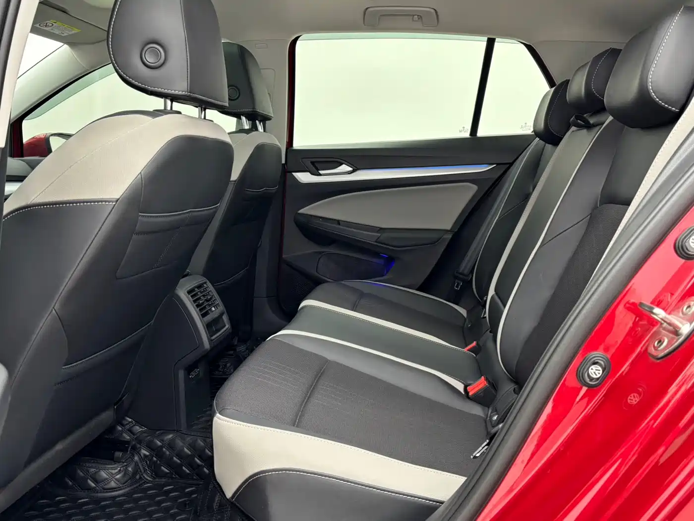 Volkswagen Golf 2023 Facelift 280TSI DSG Pro фото 14