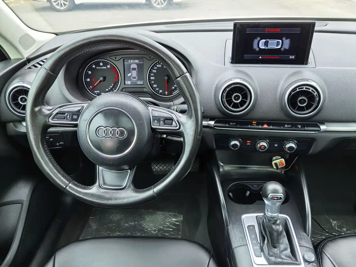 Audi A3 2016 Limousine 35 TFSI Leadership фото 9
