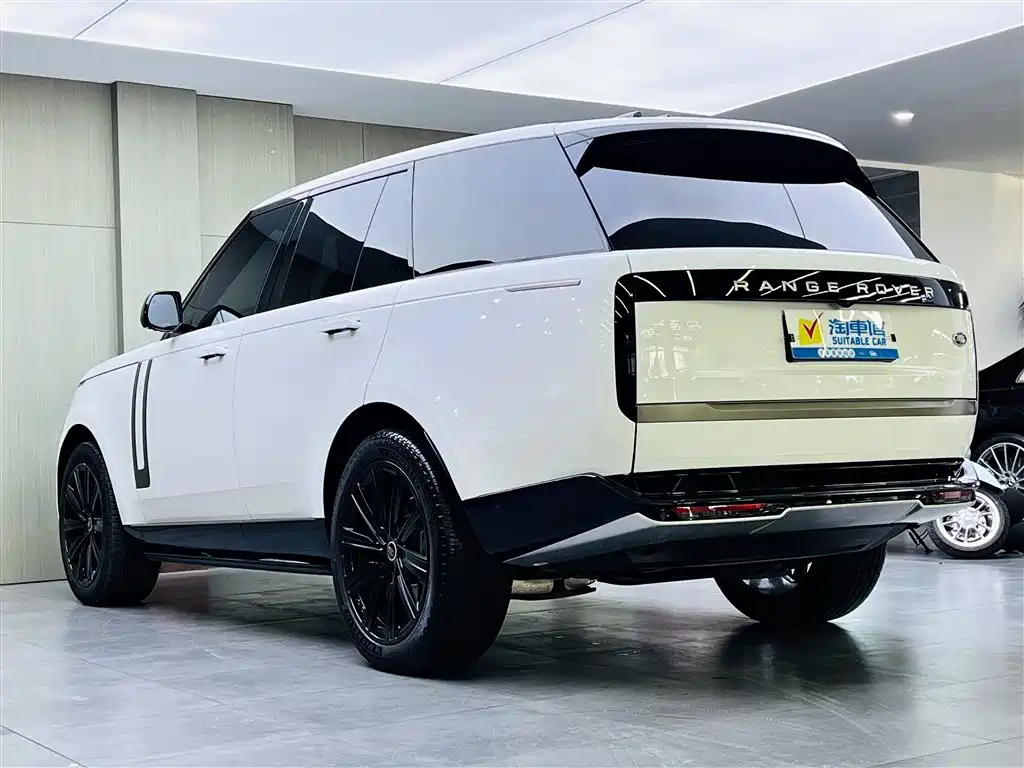 Land Rover Range Rover 2023 3.0 L6 360PS Golden Age Edition фото 6