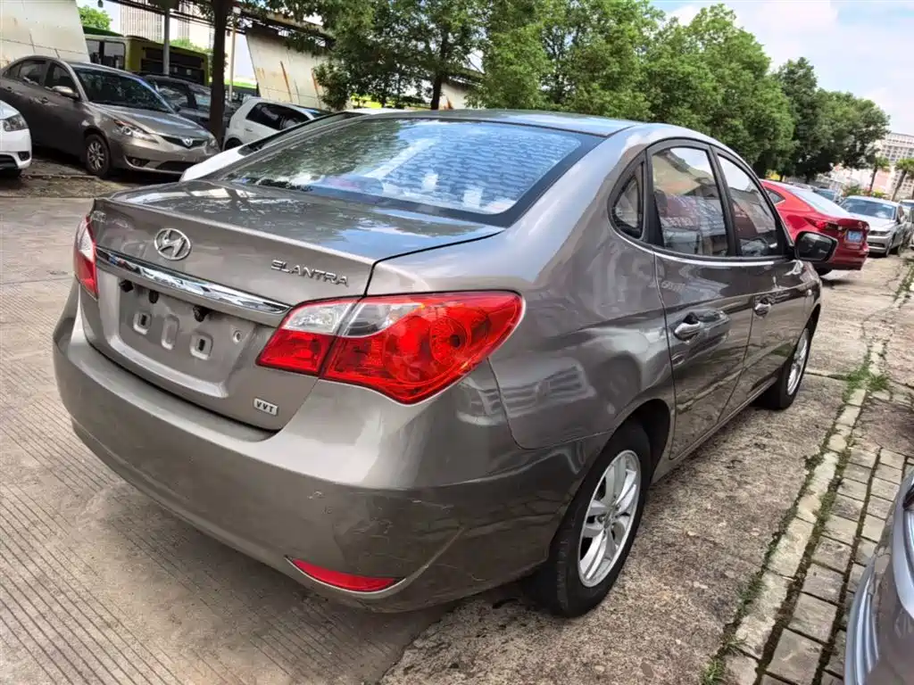 Hyundai Elantra 2015 1.6L Automatic Comfort фото 7