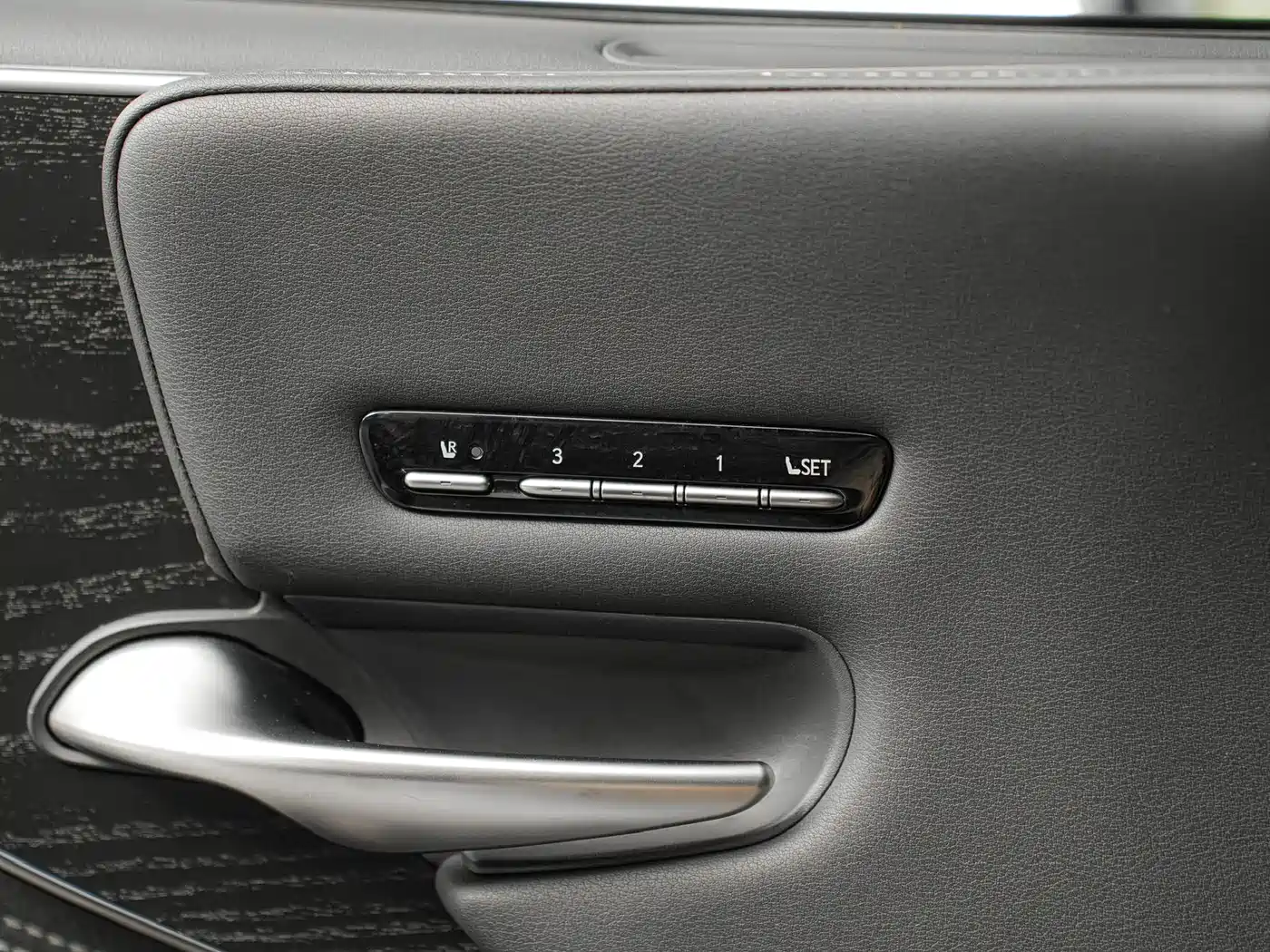 Lexus LS 2021 500h Excellence Edition фото 21