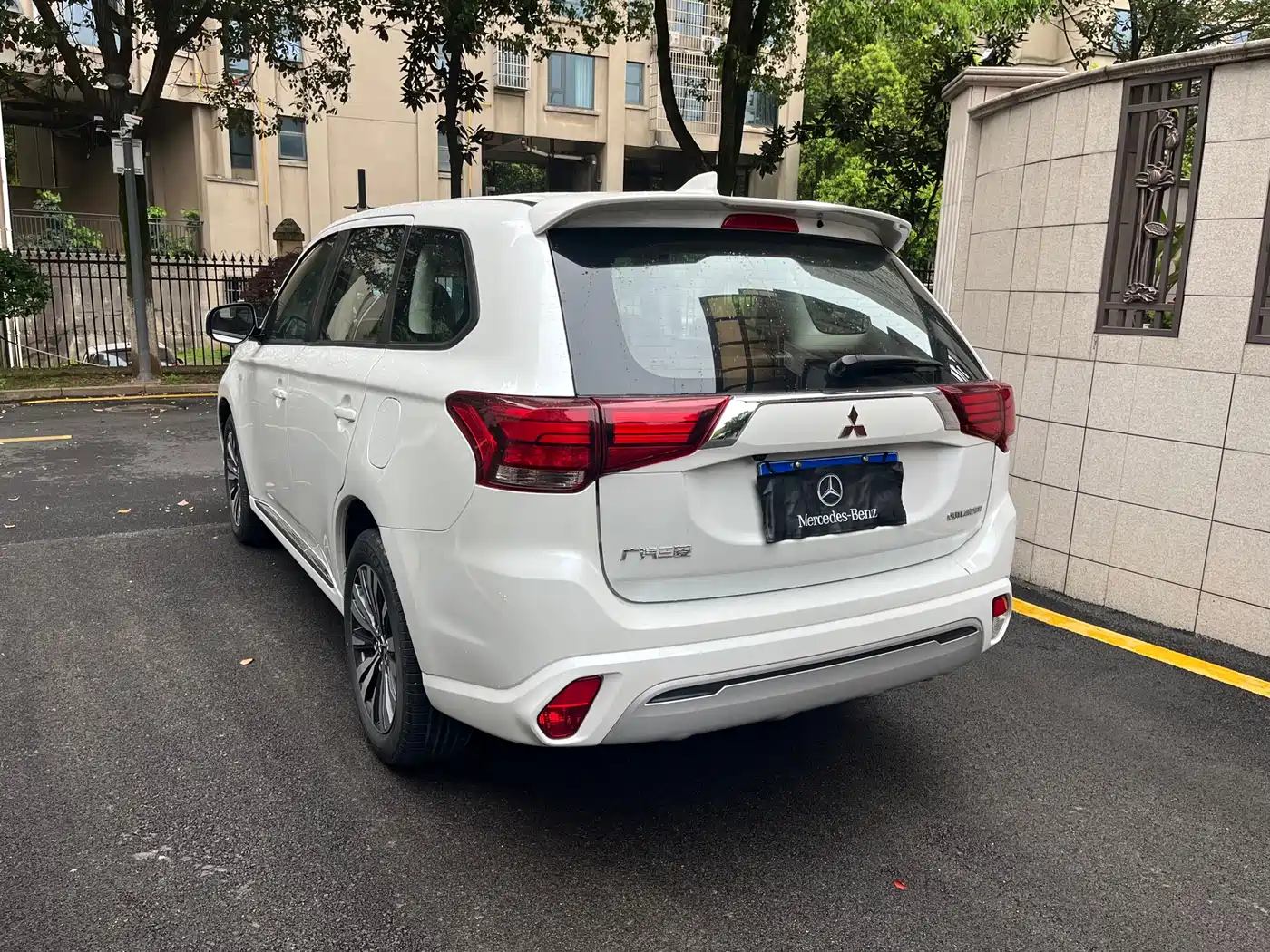 MITSUBISHI OUTLANDER