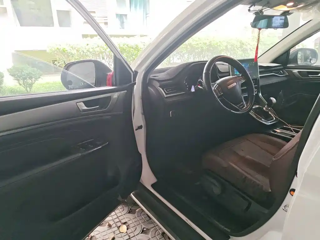 Фото 17 - Haval M6