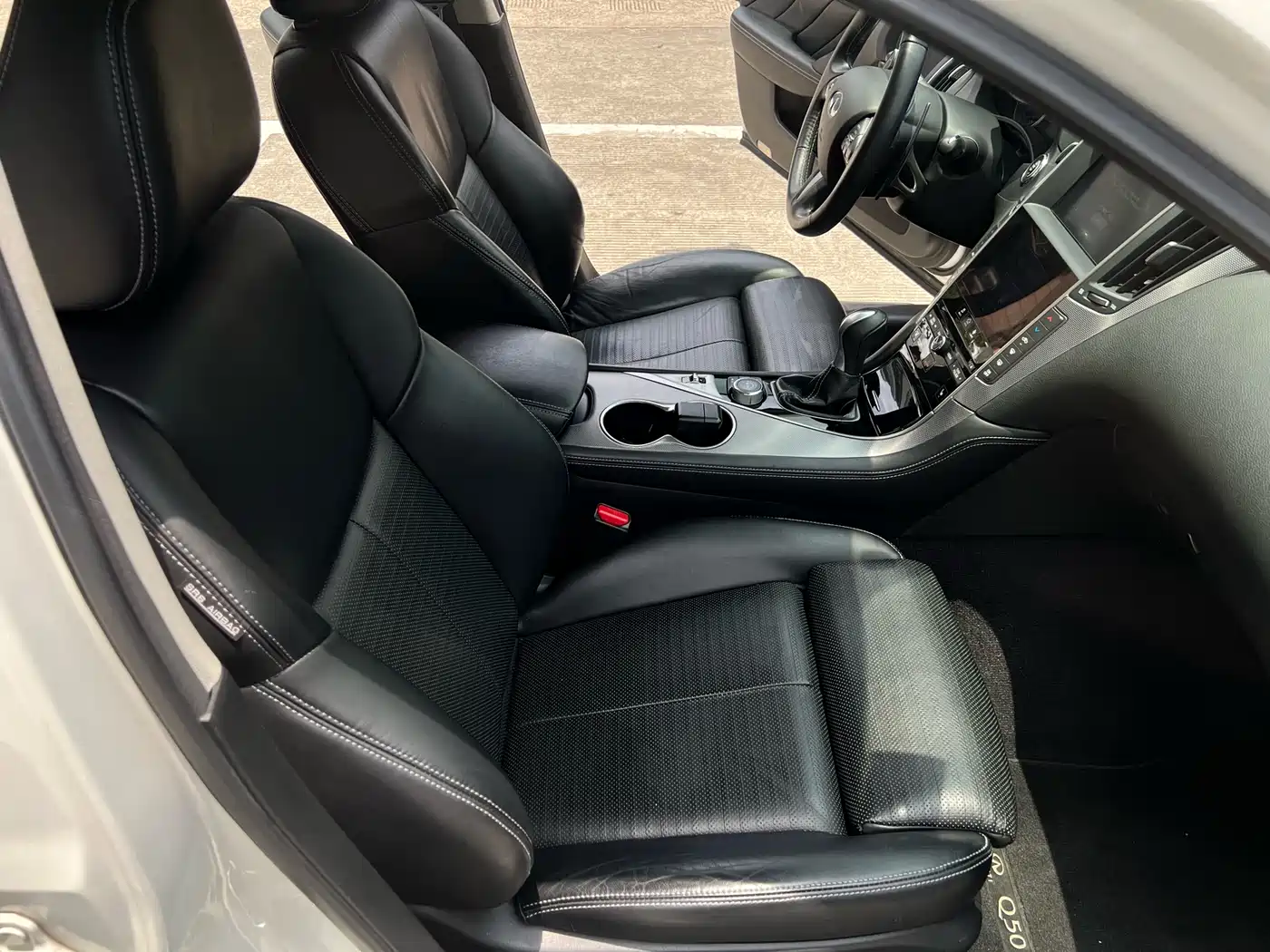 Photo 8 - Infiniti Q50
